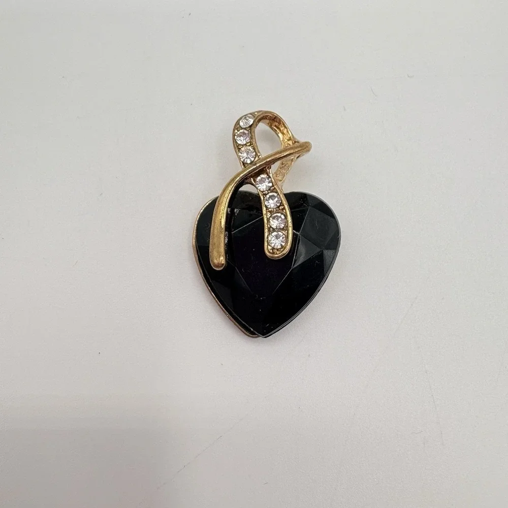 Vintage Black Faceted Heart Pendant Gold Tone Ribbon With Rhinestones‎